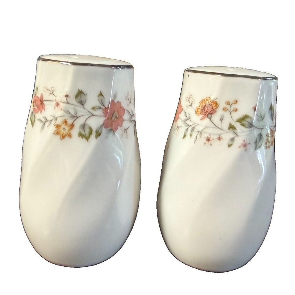 Sheffield Bouquet BQT-11 Salt Pepper Shakers Porcelain Japan Floral 3 1/8"
